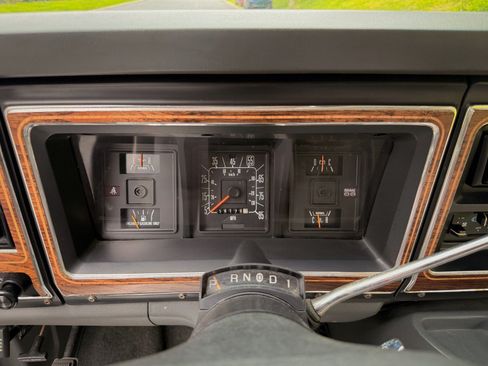 Used 1990 Ford E-150 and Econoline 150 RWD image 20