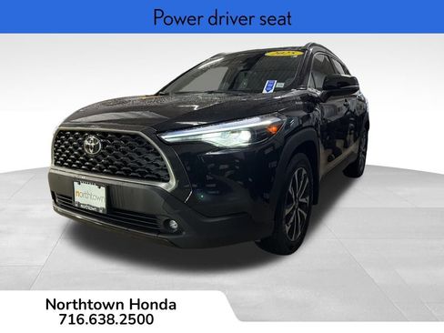 Used 2025 Toyota Corolla Cross XLE image 5