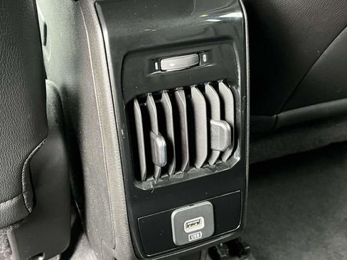 Used 2025 Jeep Compass Limited image 19