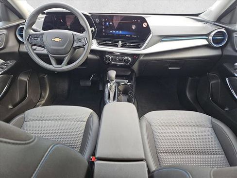 Used 2025 Chevrolet Trax LT image 15