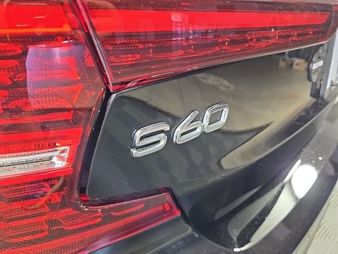 Used 2022 Volvo S60 B5 Momentum w/ Premium Package AWD/4WD image 11