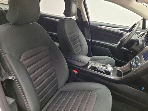 Used 2019 Ford Fusion SE FWD image 21