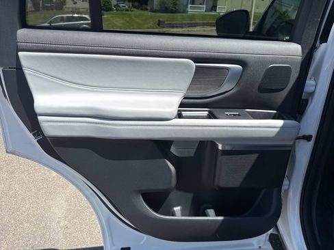 Certified 2025 Ford Expedition Platinum w/ Platinum Ultimate Package AWD/4WD image 48
