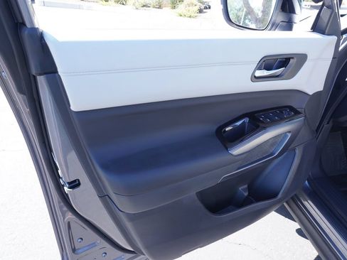 New 2026 Nissan Pathfinder SL FWD image 15