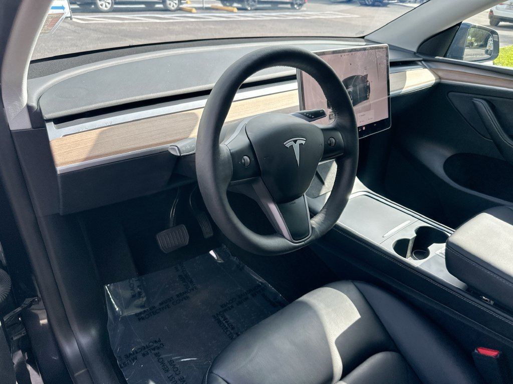 Used 2024 Tesla Model Y Long Range AWD/4WD image 9