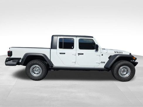 Used 2025 Jeep Gladiator Sport AWD/4WD image 4