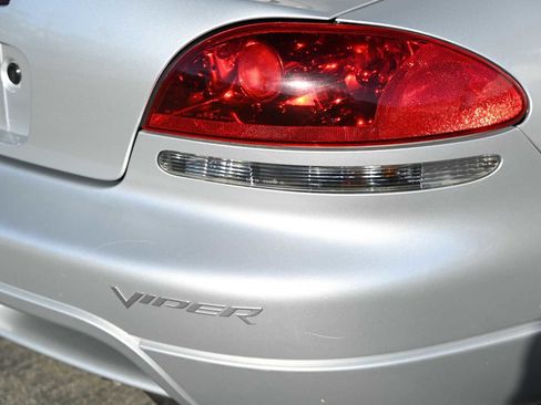 Used 2004 Dodge Viper SRT-10 RWD image 7
