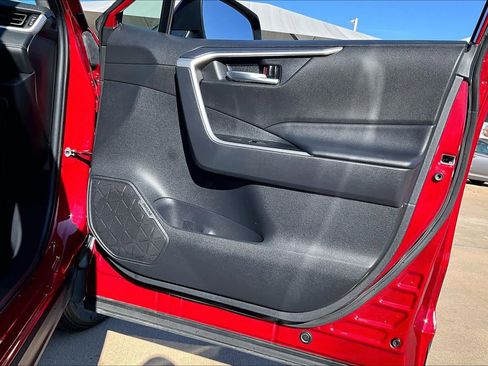 Used 2025 Toyota RAV4 XLE image 24
