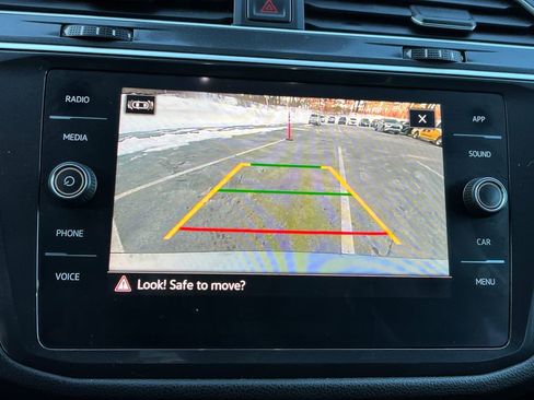 Used 2024 Volkswagen Tiguan SE image 18