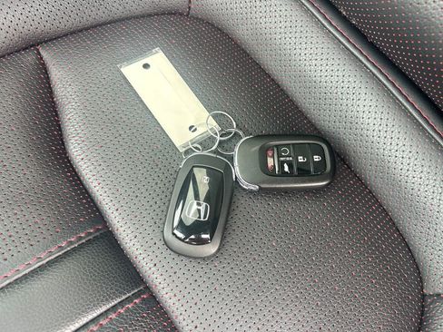 Used 2025 Honda Pilot Black Edition image 32
