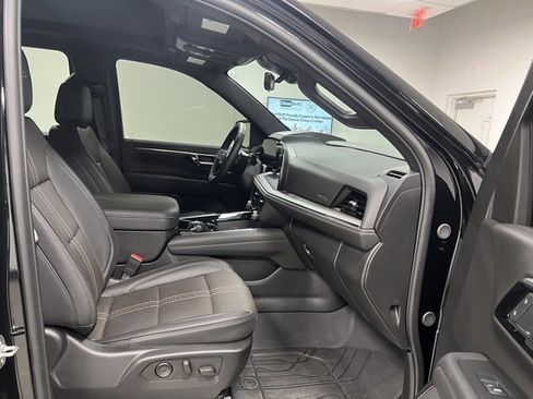 Used 2025 Chevrolet Suburban High Country image 62