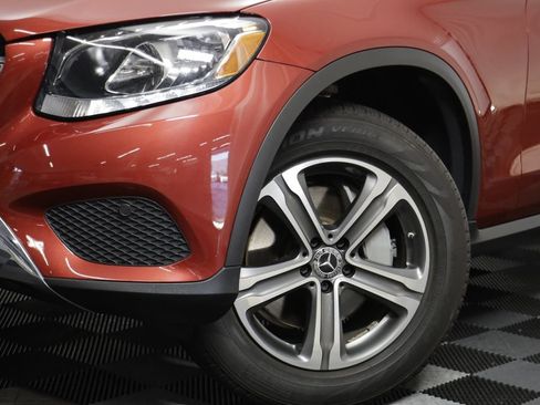 Used 2019 Mercedes-Benz GLC 300 4MATIC image 3