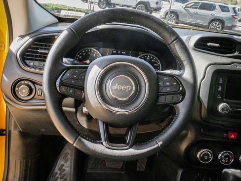 Used 2017 Jeep Renegade Altitude w/ Advanced Technology Group FWD image 18
