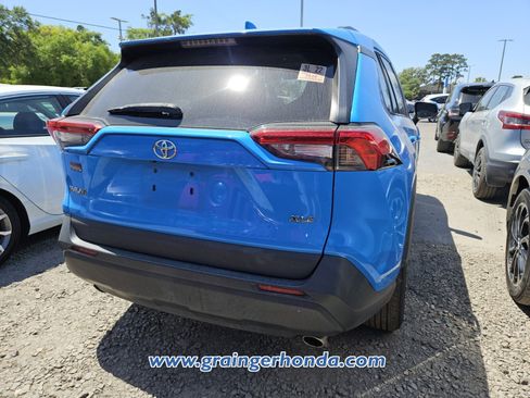 Used 2021 Toyota RAV4 XLE image 7