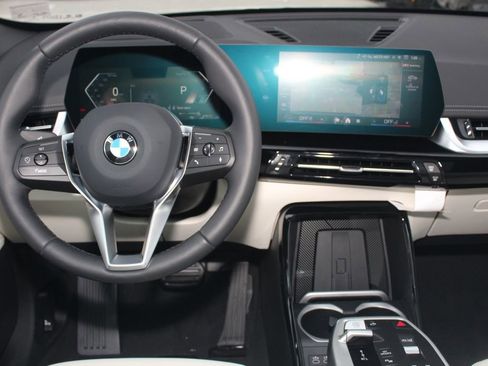Used 2026 BMW X1 xDrive28i w/ Technology Package AWD/4WD image 17