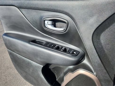 Used 2023 Jeep Renegade Latitude image 6