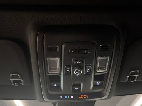 Used 2023 Chevrolet Tahoe Z71 w/ Luxury Package AWD/4WD image 17