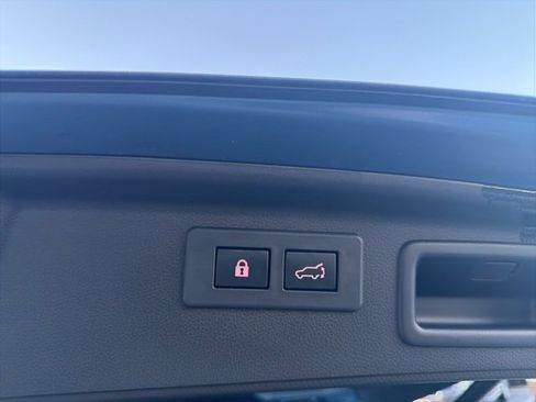 Used 2023 Subaru Forester Premium image 31