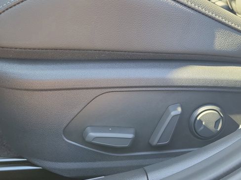 New 2026 Hyundai Elantra Limited image 32