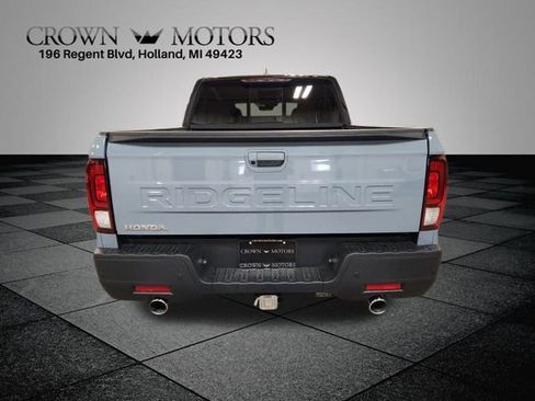 Certified 2025 Honda Ridgeline Black Edition image 4
