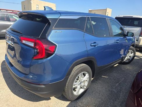 Used 2024 GMC Terrain SLE FWD image 4