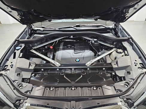 Used 2022 BMW X5 xDrive40i w/ Parking Assistance Package image 9