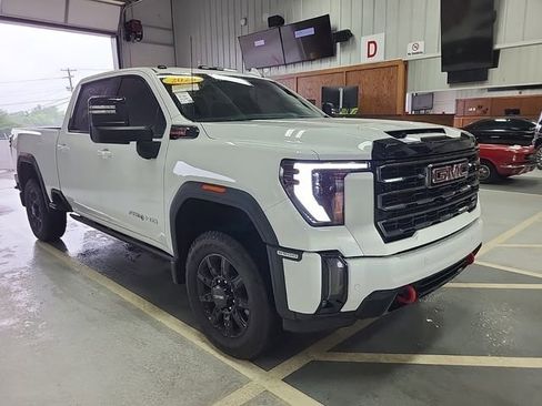 Used 2024 GMC Sierra 2500 AT4 w/ AT4 Premium Plus Package AWD/4WD image 8