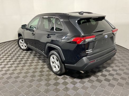 Used 2021 Toyota RAV4 LE image 10