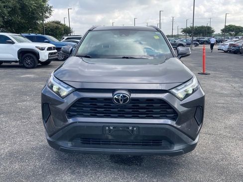Used 2022 Toyota RAV4 XLE w/ Convenience Package FWD image 2