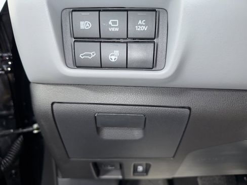 New 2026 Toyota Highlander Platinum image 30