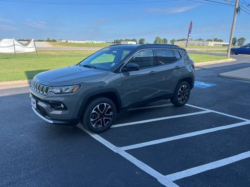 Used 2023 Jeep Compass Limited w/ Sun and Sound Group AWD/4WD image 3