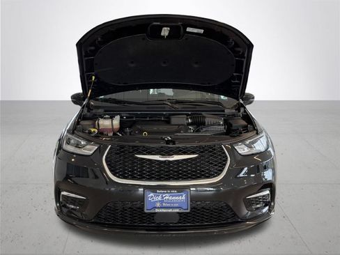 Used 2025 Chrysler Pacifica Select FWD image 4