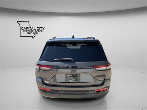 New 2025 Jeep Grand Cherokee Limited w/ Black Appearance Package image 5