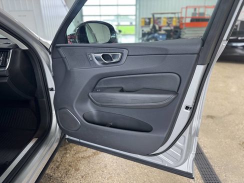 Used 2024 Volvo XC60 B5 Core image 11