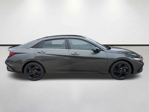 New 2026 Hyundai Elantra SEL Sport FWD image 3