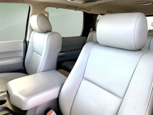 Used 2019 Toyota Sequoia Limited w/ Safety & Convenience Package image 16