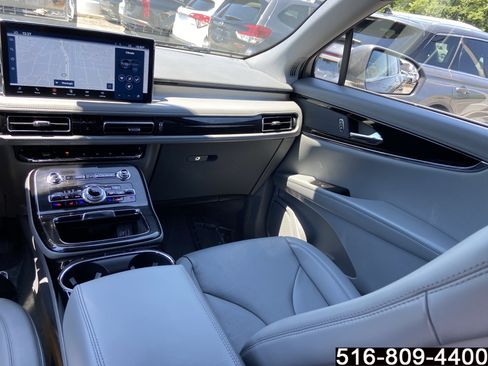 Used 2023 Lincoln Nautilus Reserve AWD/4WD image 14