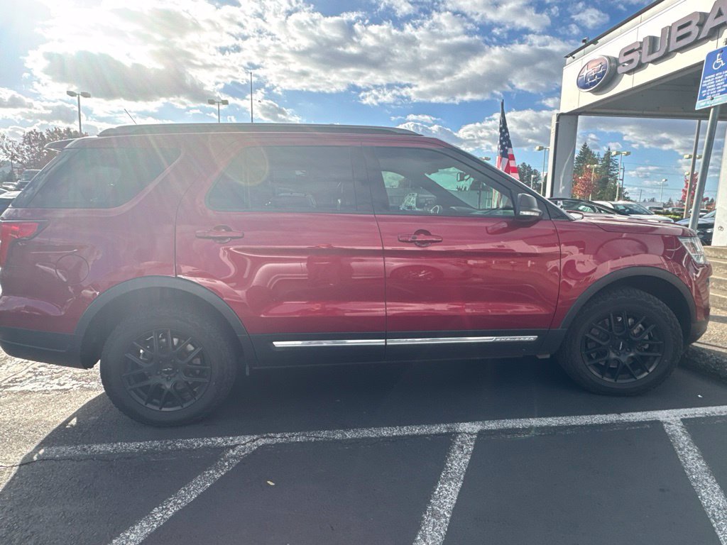 Used 2019 Ford Explorer XLT w/ Equipment Group 202A AWD/4WD image 7