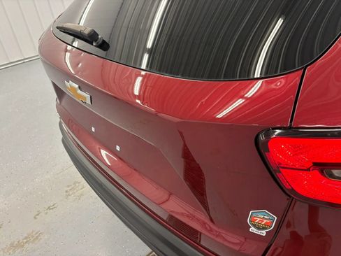 Used 2024 Chevrolet Trax LS w/ LS Convenience Package FWD image 23