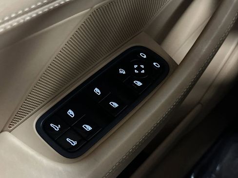 Used 2018 Porsche Panamera image 34