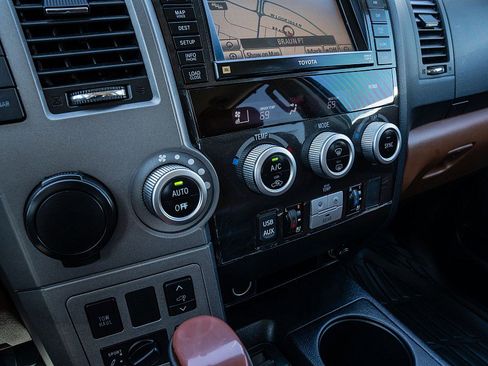 Used 2012 Toyota Sequoia Platinum image 30