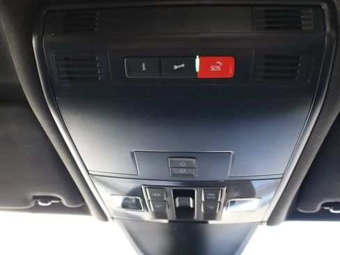 Used 2023 Volkswagen Tiguan SE R-Line image 30