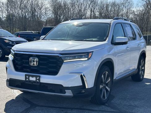 Used 2023 Honda Pilot Elite image 3