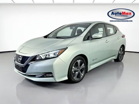 Used 2018 Nissan Leaf SV w/ SV Technology Package FWD image 4