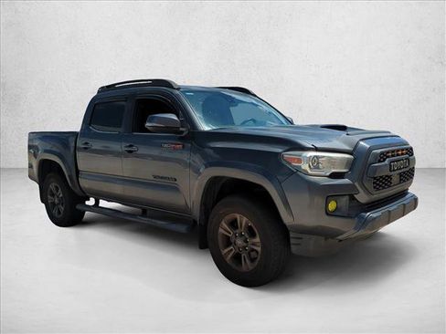 Used 2019 Toyota Tacoma TRD Sport RWD image 3