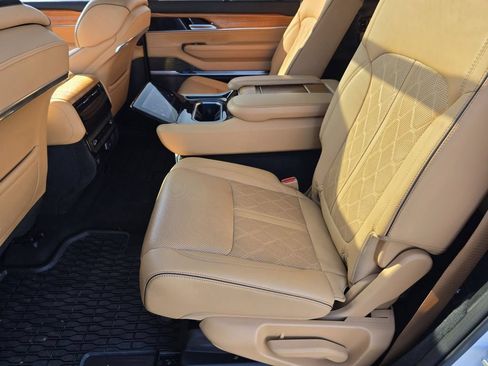 Used 2022 Jeep Grand Wagoneer Series III AWD/4WD image 30