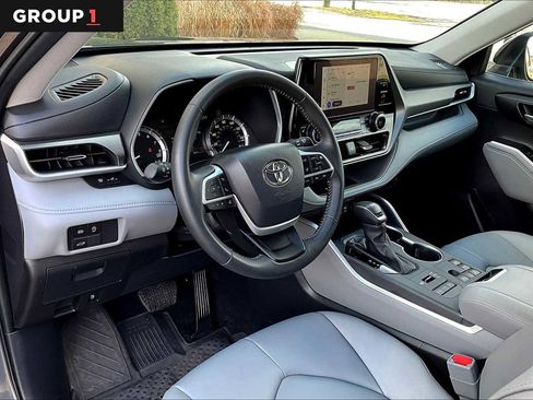 Certified 2025 Toyota Highlander XLE w/ Protection Package #3 (TMS) AWD/4WD image 18