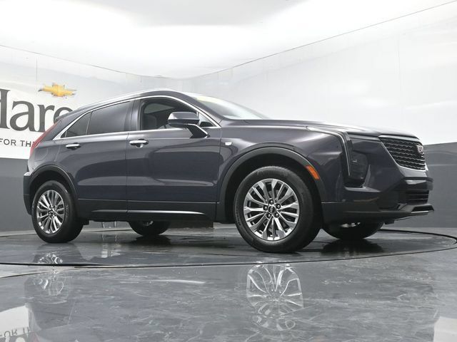 Used 2024 Cadillac XT4 Premium Luxury w/ Cold Weather Package AWD/4WD image 2