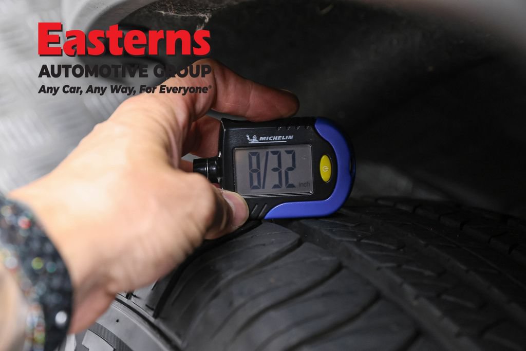 Used 2021 Jeep Grand Cherokee Laredo AWD/4WD image 31
