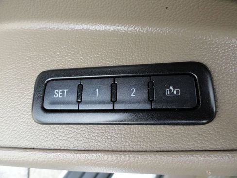 Used 2017 GMC Yukon SLT w/ Premium Edition RWD image 30